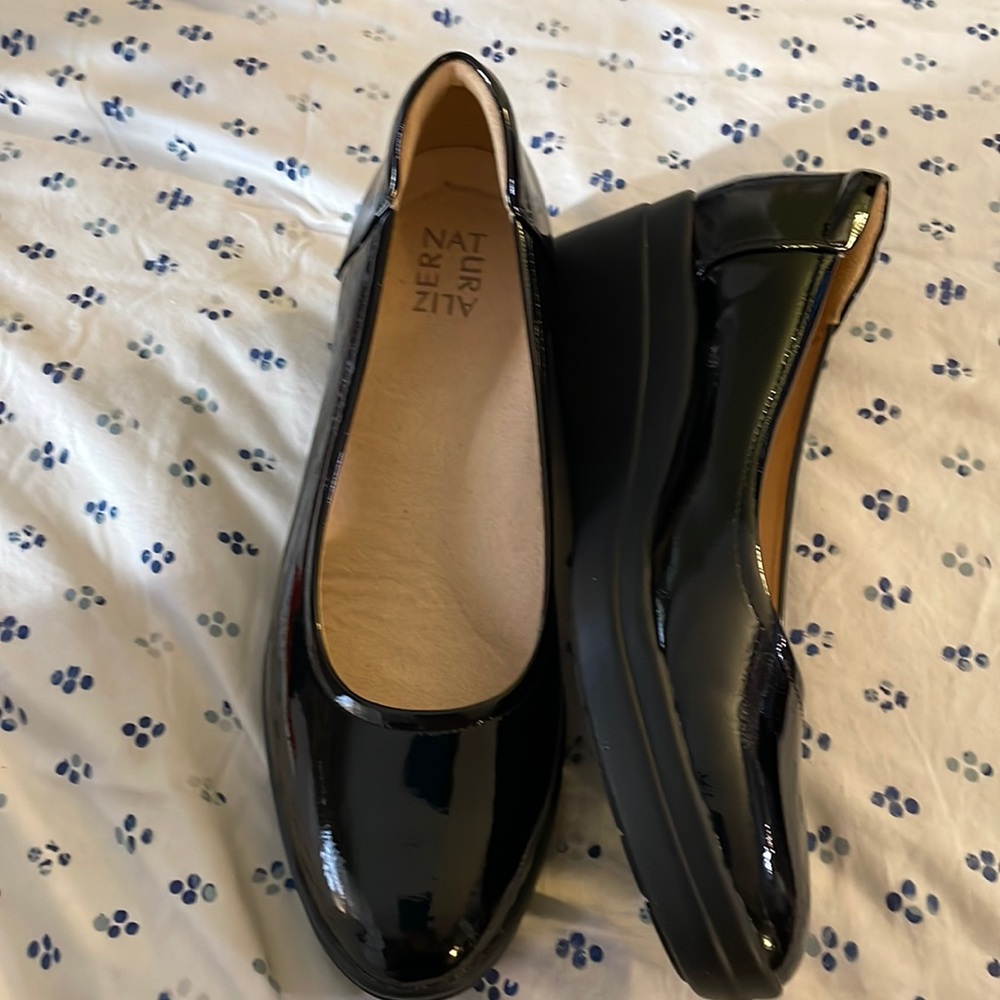 New Natualizer Patent Leather Wedges Sz 10